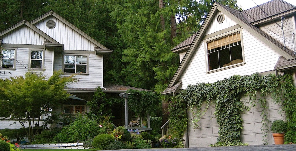 Cedarside Coach House | 3768 Beach Ave, Roberts Creek, BC V0N 2W2, Canada | Phone: (604) 885-7683