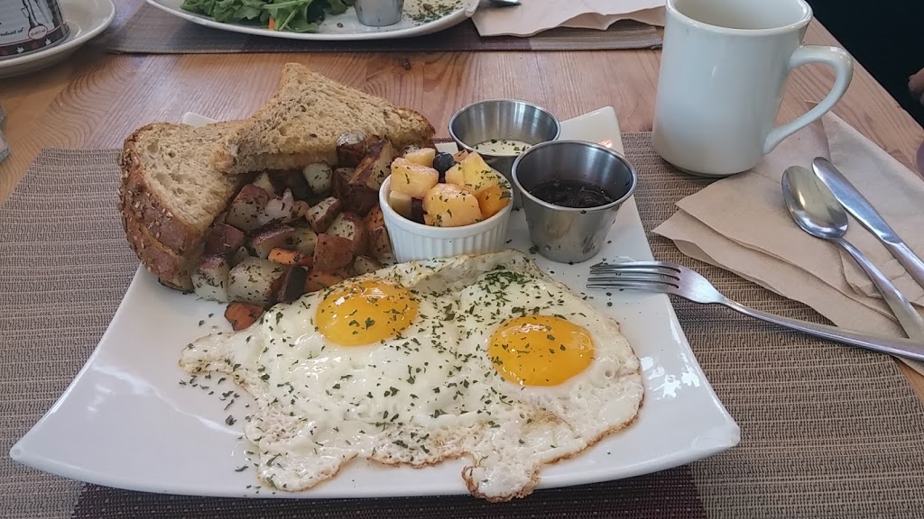 Virgule Apéritif Café | 103-5400 Rue du Président-Kennedy, Sherbrooke, QC J1N 2P7, Canada | Phone: (819) 864-1717