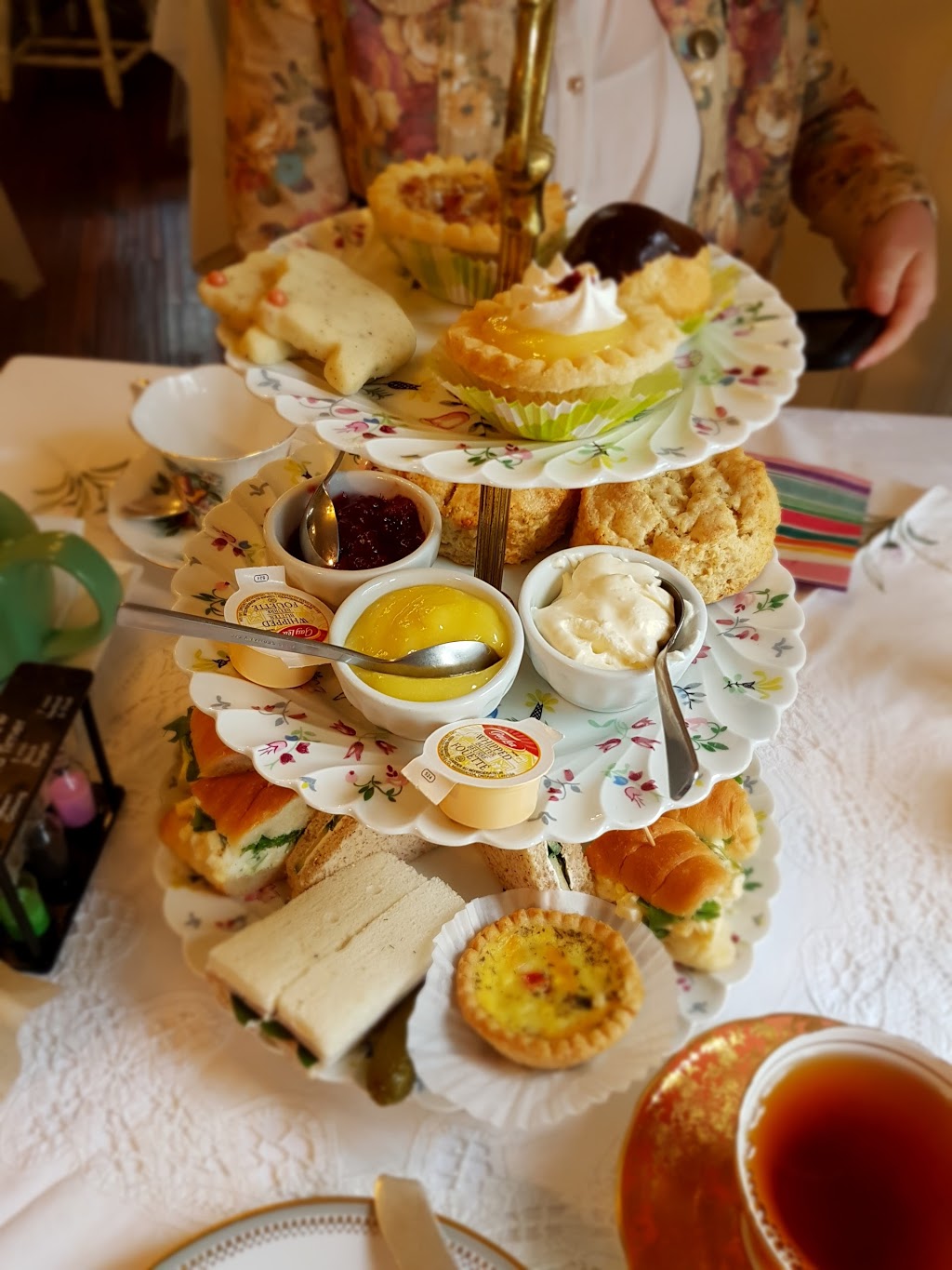White Lions Tea House | 33 Westmount Dr N, Orillia, ON L3V 6B9, Canada | Phone: (705) 259-0568