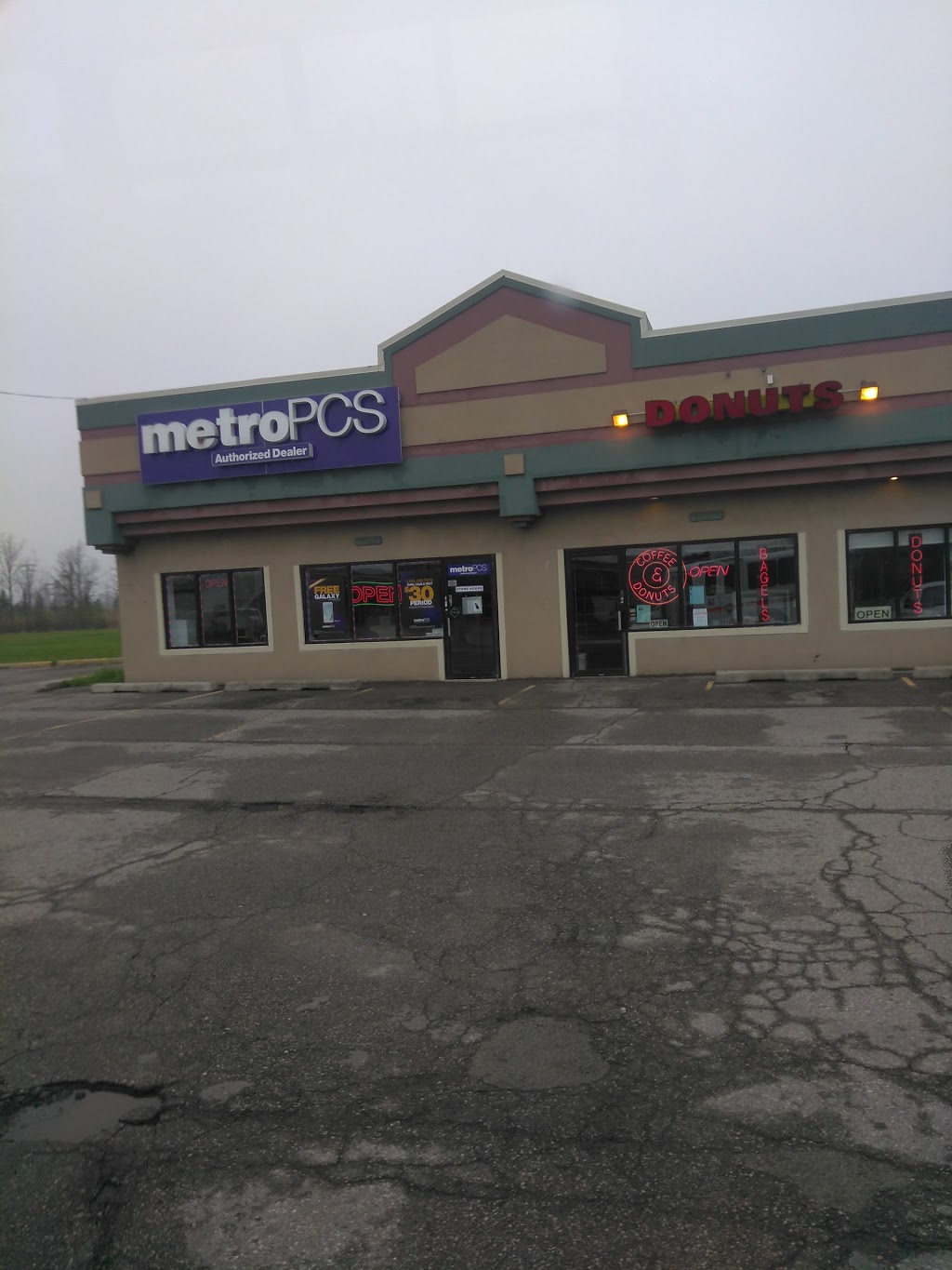 Metro by T-Mobile | 57565 Gratiot Ave, New Haven, MI 48048, USA | Phone: (586) 749-9100