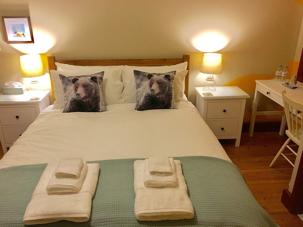 Sunshine Villa B&B | 13184 Sunshine Coast Hwy, Madeira Park, BC V0N 2H1, Canada | Phone: (604) 883-2992