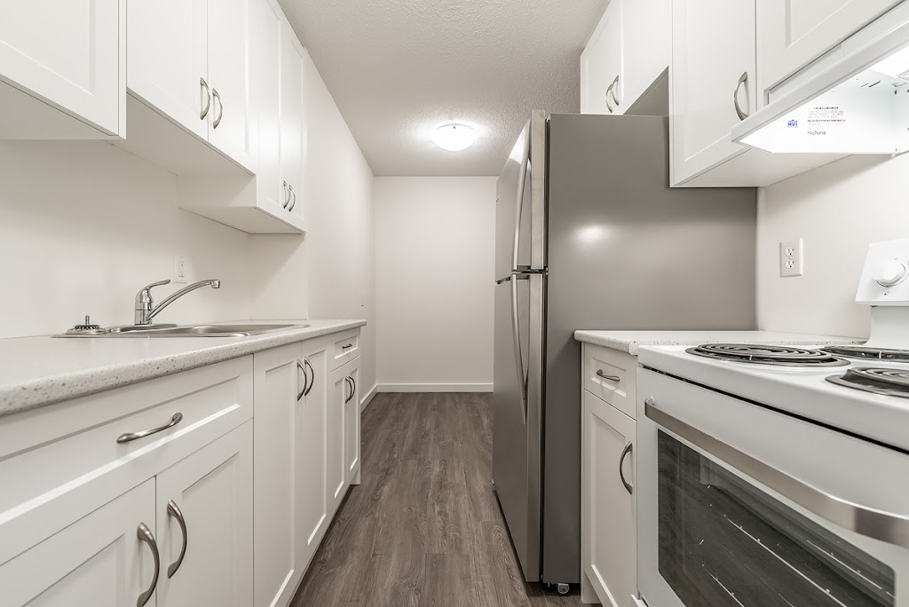 Albion Court Apartments | 45 Boyd St, Victoria, BC V8V 2C9, Canada | Phone: (250) 595-7000