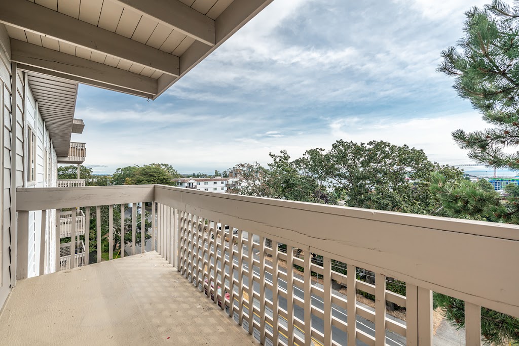 Macaulay East Apartments | 948 Esquimalt Rd, Victoria, BC V9A 3M7, Canada | Phone: (236) 237-1930