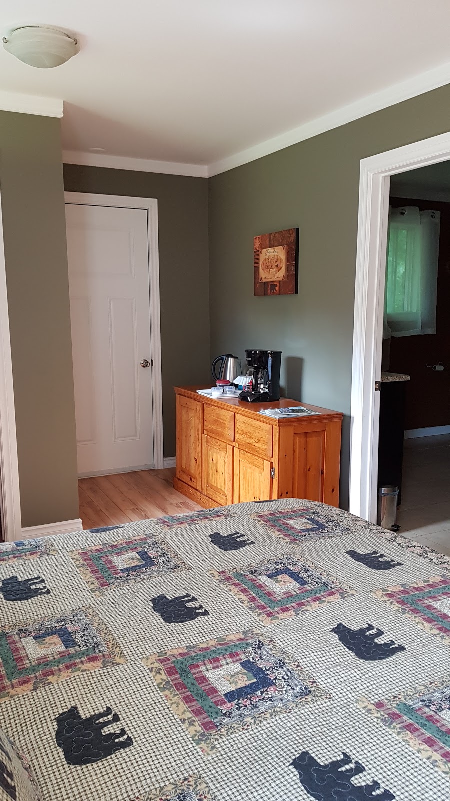 Bear & Butterfly Bed and Breakfast | 755 Jones Rd, Gravenhurst, ON P1P 1R1, Canada | Phone: (705) 394-4981