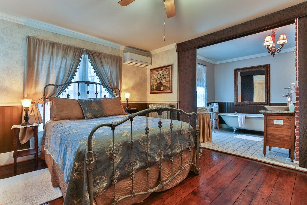 Les Caprices de Victoria B&B & SPA | 63 Rue Principale N, Sutton, QC J0E 2K0, Canada | Phone: (450) 538-1551