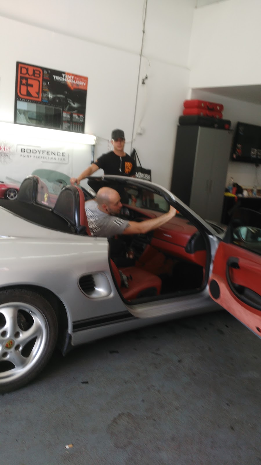Auto Glass South Shore / Tint window tinting shop | 1290 Rue Soucy, Saint-Hubert, QC J4T 1A3, Canada | Phone: (438) 831-8461