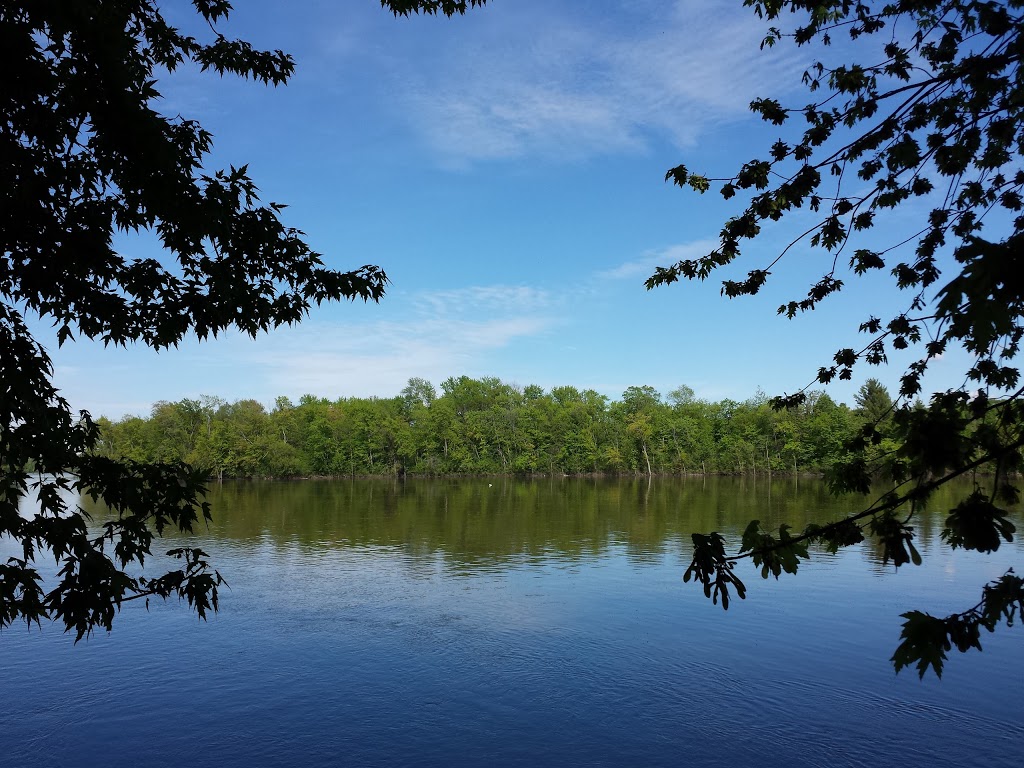 Parc Riverain Du Domaine Garth | Rivière aux Chiens, Lorraine, QC J6Z 0A6, Canada