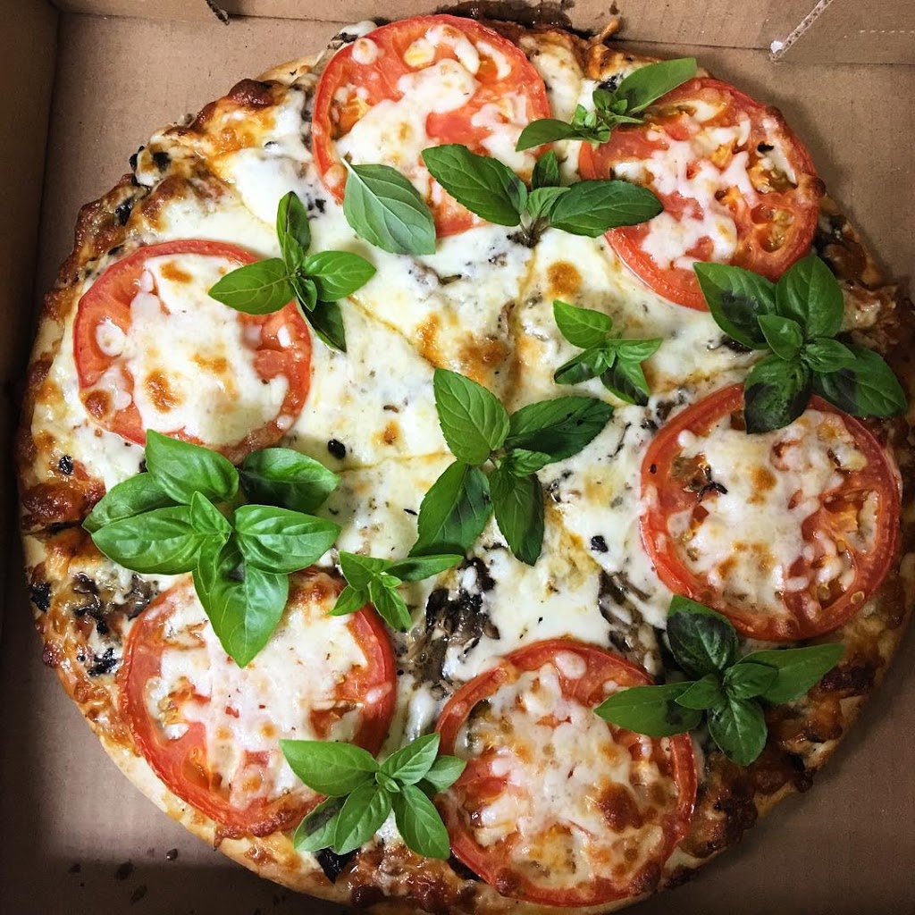 Big Mans Pizza | 1528 Bayview Ave, Toronto, ON M4G 3B6, Canada | Phone: (416) 485-8888