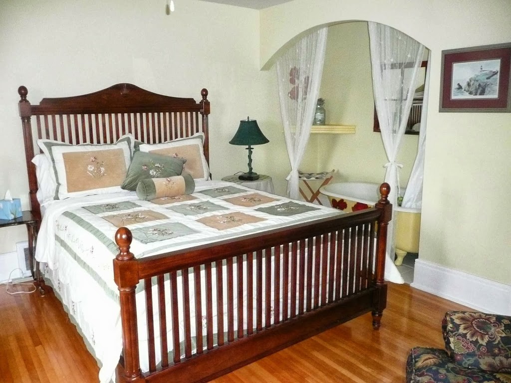 Loyalist Landing B&B Suites | 292 Bloomfield Main St, Bloomfield, ON K0K 1G0, Canada | Phone: (613) 393-2999