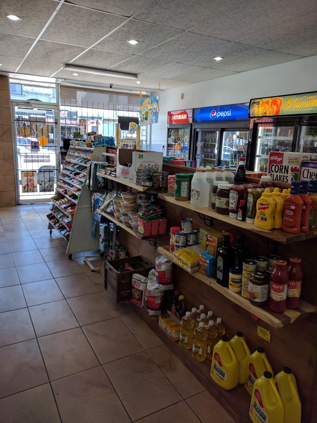 Dépanneur Chez Laurie | 2935 Rue Fleury E, Montréal, QC H2B 1M3, Canada | Phone: (514) 543-9988