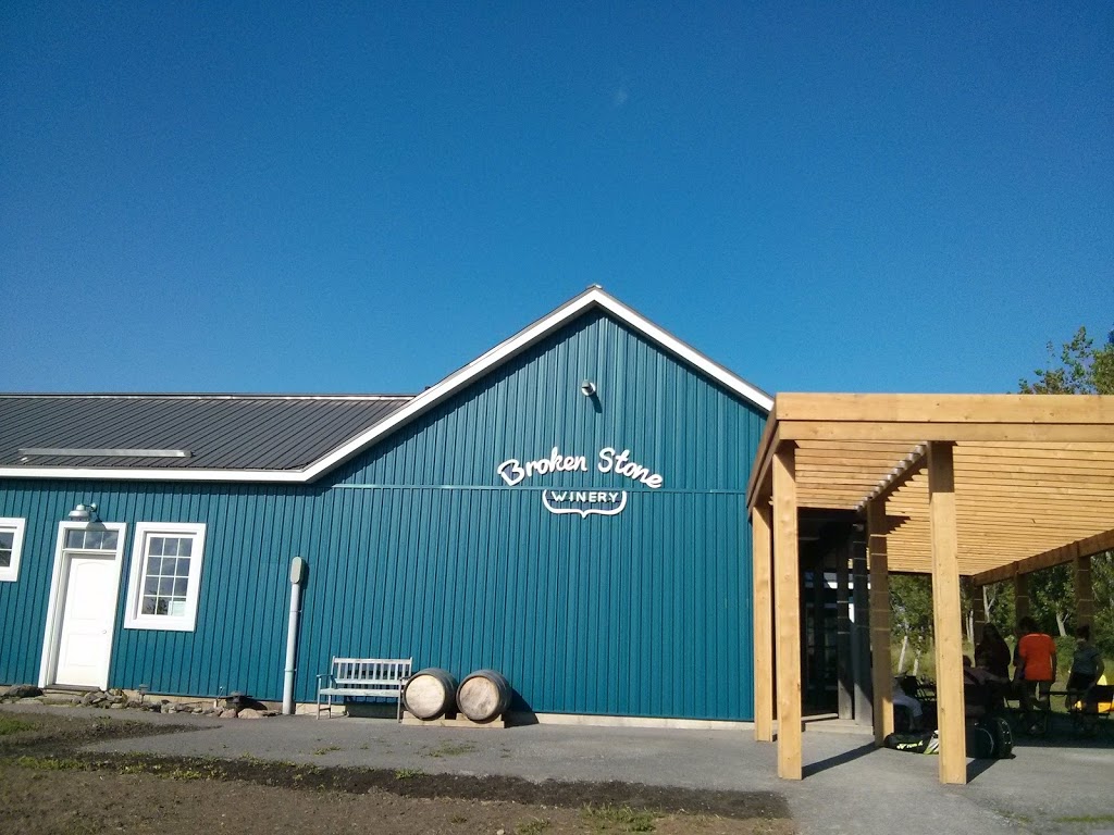 Prince Edward County Custom Wine Tours | 3 Sunshine Ln, Trenton, ON K6V 6X3, Canada | Phone: (343) 333-0740