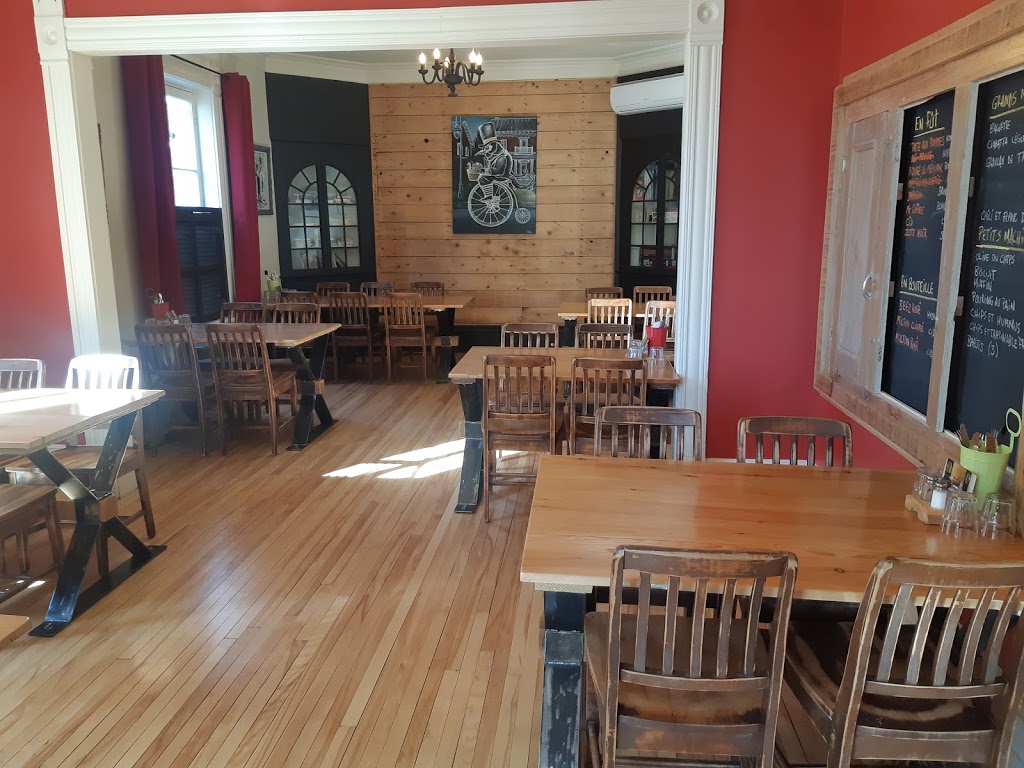 Café La Bezotte | 601 Rue Sainte Anne, Yamachiche, QC G0X 3L0, Canada | Phone: (819) 721-0118