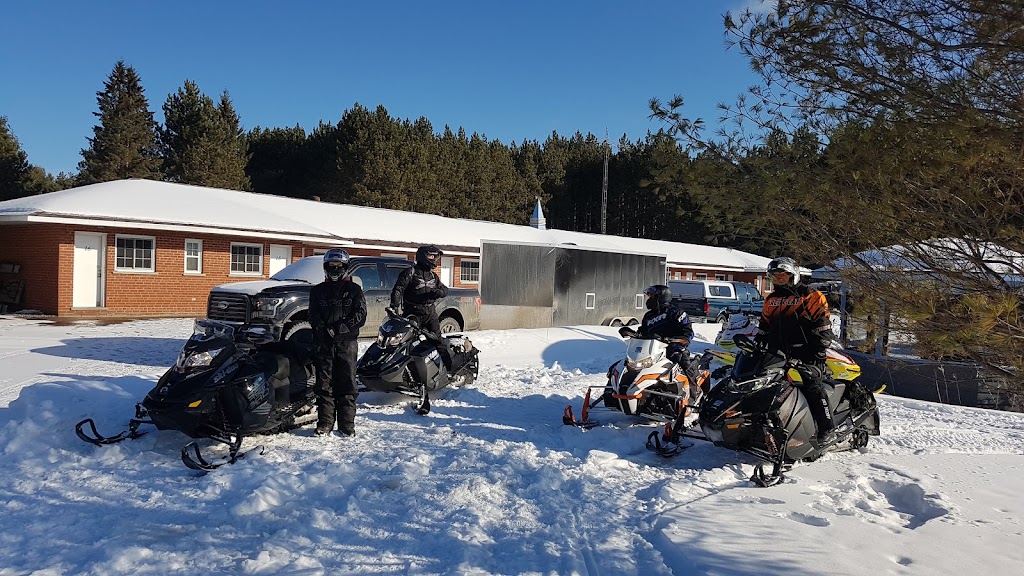 Mountain View Motel | 18508 ON-60, Barrys Bay, ON K0J 1B0, Canada | Phone: (613) 756-2757