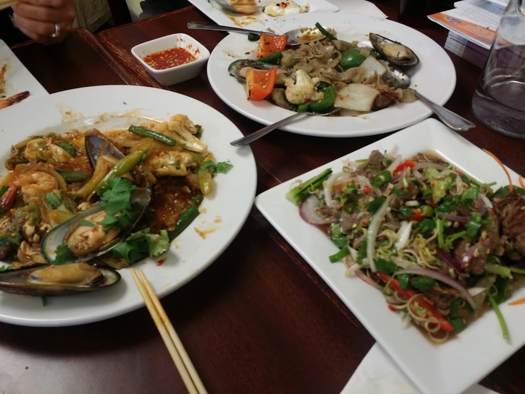Na Ha Thais Kitchen | 471 York Rd, Guelph, ON N1E 3J1, Canada | Phone: (519) 362-1467