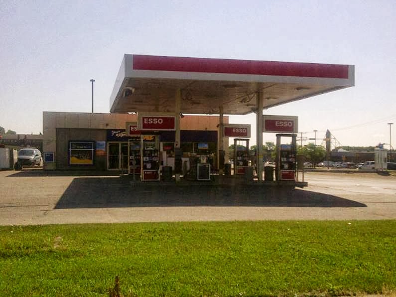 Esso | 505 Albert St N, Regina, SK S4R 8E2, Canada | Phone: (306) 543-1155