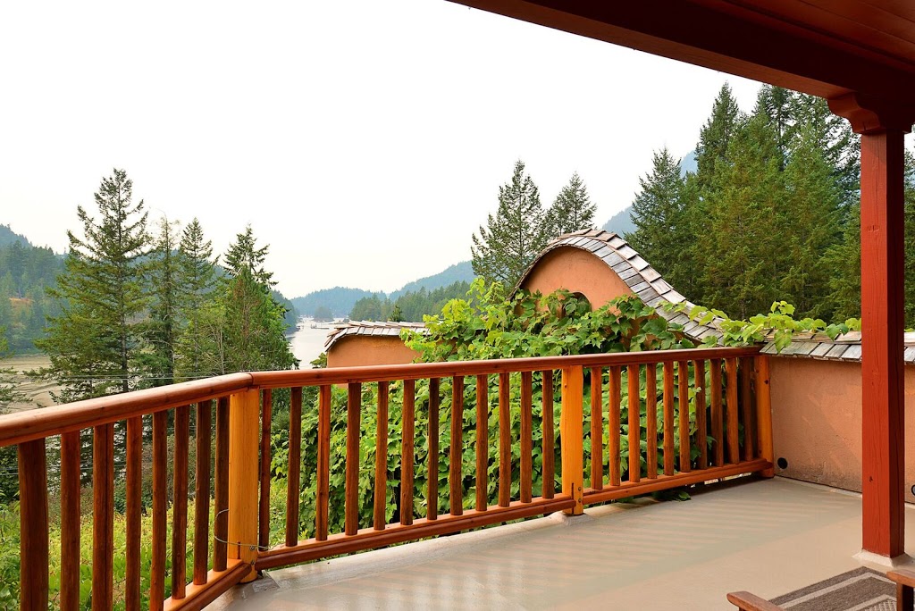Sunshine Villa B&B | 13184 Sunshine Coast Hwy, Madeira Park, BC V0N 2H1, Canada | Phone: (604) 883-2992