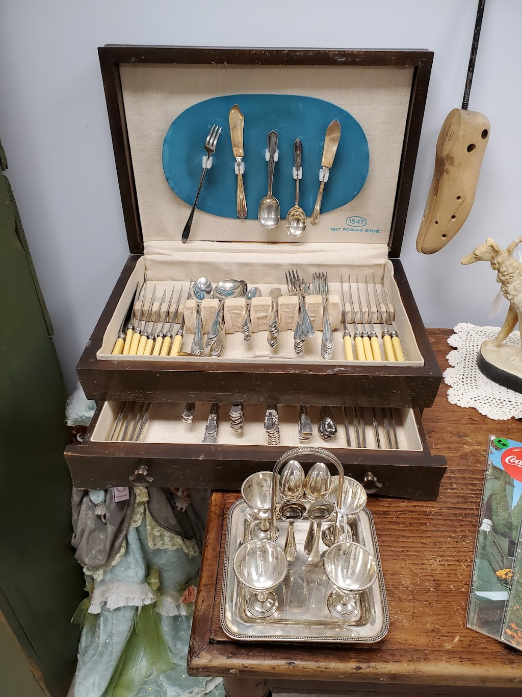Planete Antiques | 208 Rue Principale, Granby, QC J2G 2V8, Canada | Phone: (514) 591-1521