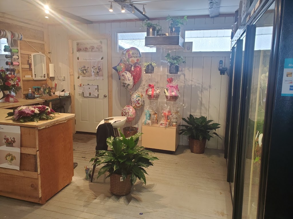 Es - Flowers and Gifts by Design | 6025 ON-542, Mindemoya, ON P0P 1S0, Canada | Phone: (705) 603-0715