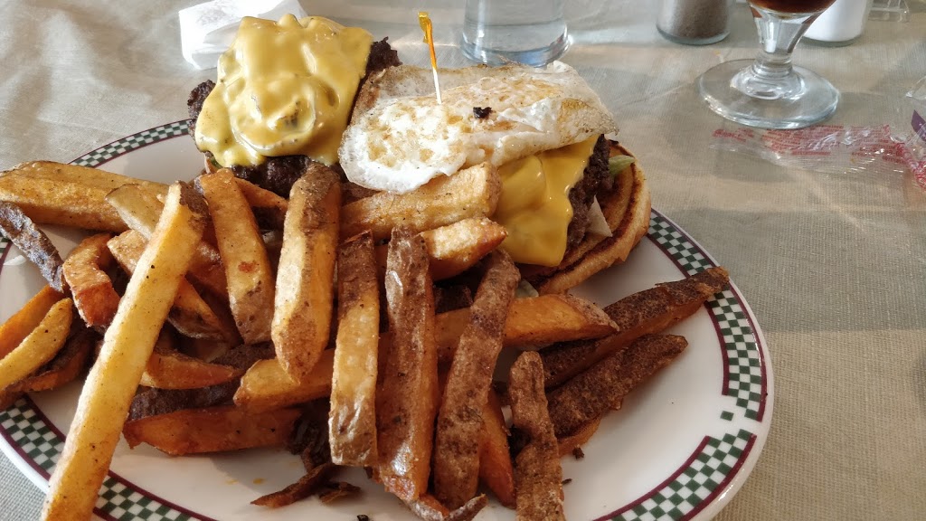 Country Store Diner | 146 Main St NW, Turner Valley, AB T0L 2A0, Canada | Phone: (403) 933-2331