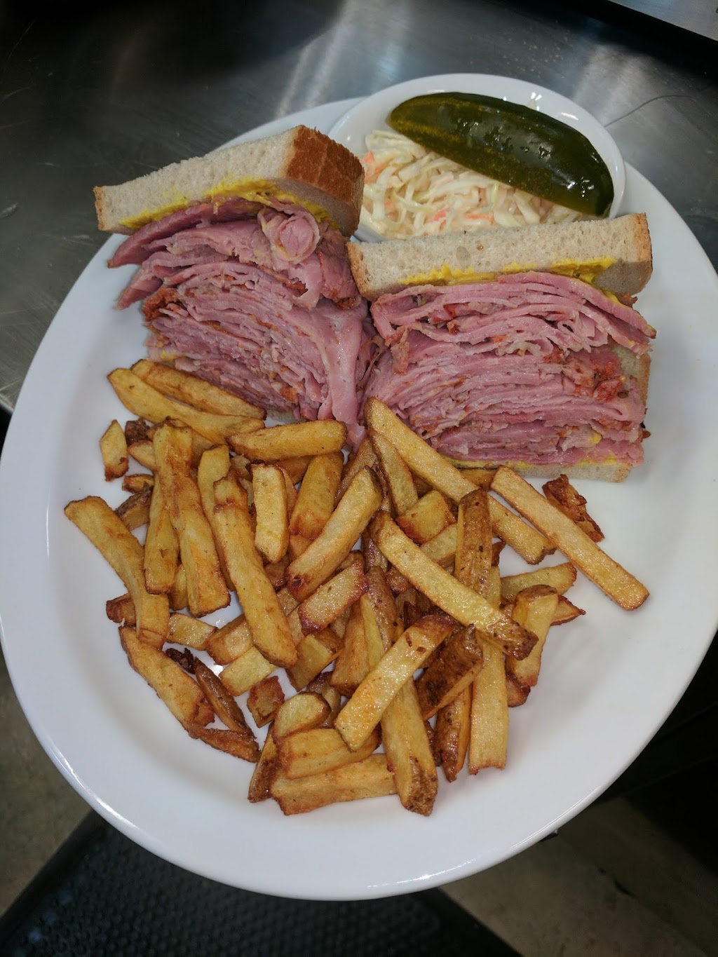 Johnny Pastramis Breakfast & Lunch | 569 Lake St, St. Catharines, ON L2N 4J1, Canada | Phone: (905) 988-1111