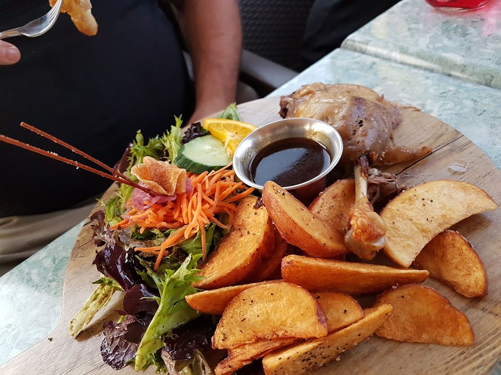 Restaurant Le Bistro Montebello | 570 Rue Notre Dame, Montebello, QC J0V 1L0, Canada | Phone: (819) 423-6900