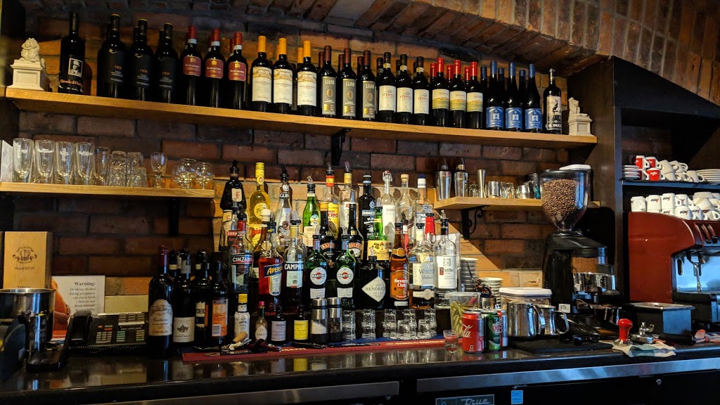Napoli Ristorante Pizzeria | 5485 Ferry St, Niagara Falls, ON L2G 1S3, Canada | Phone: (905) 356-3345