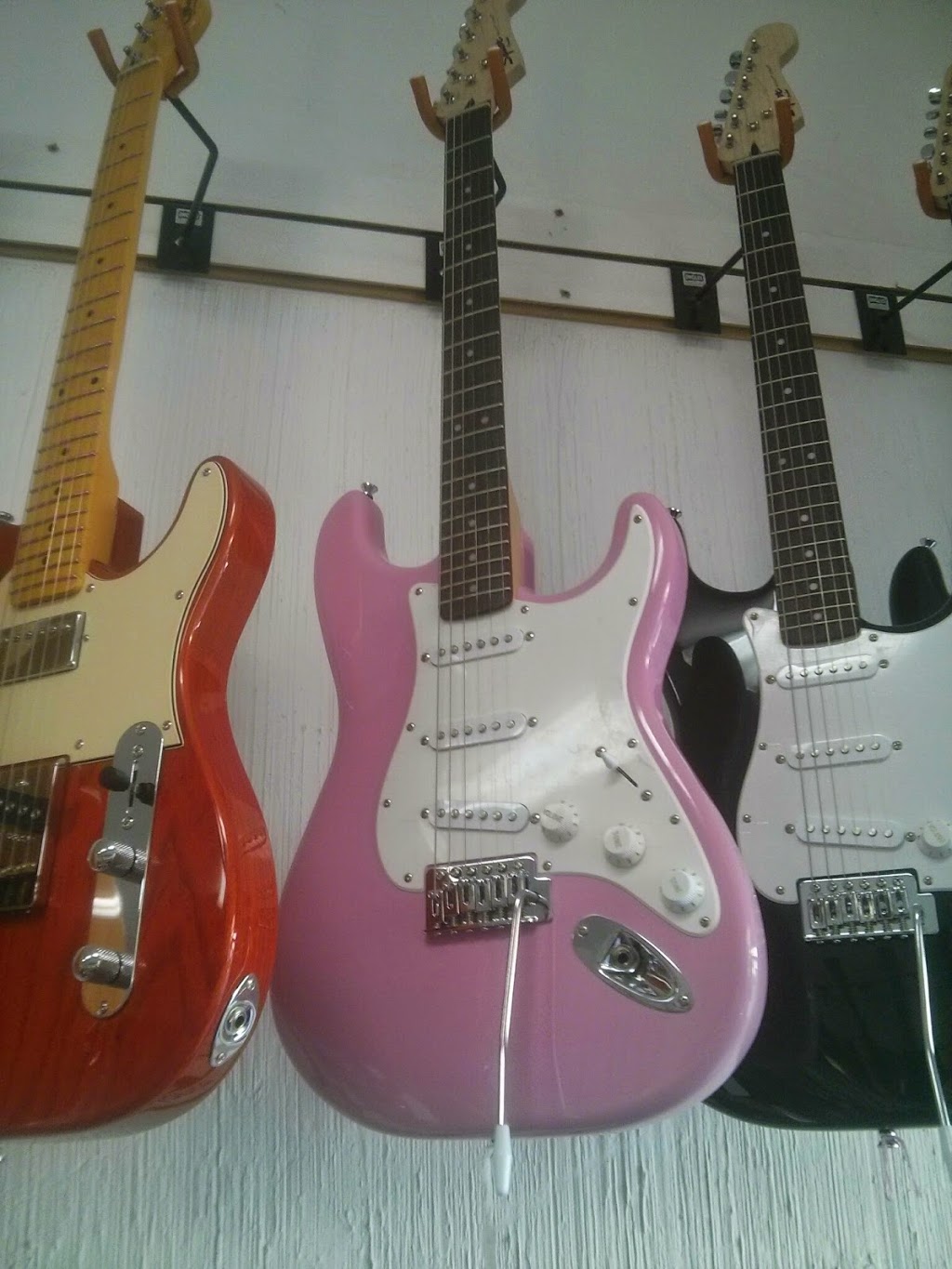 Junction Guitars | 2776 Dundas St W, Toronto, ON M6P 1Y3, Canada | Phone: (416) 761-0056