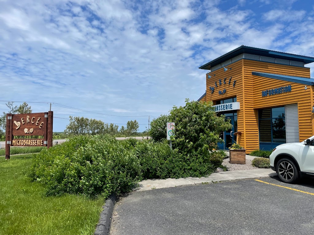Bercée - Microbrasserie & Restaurant | 150 Rte dHébertville, Hébertville, QC G8N 1M8, Canada | Phone: (418) 344-1921