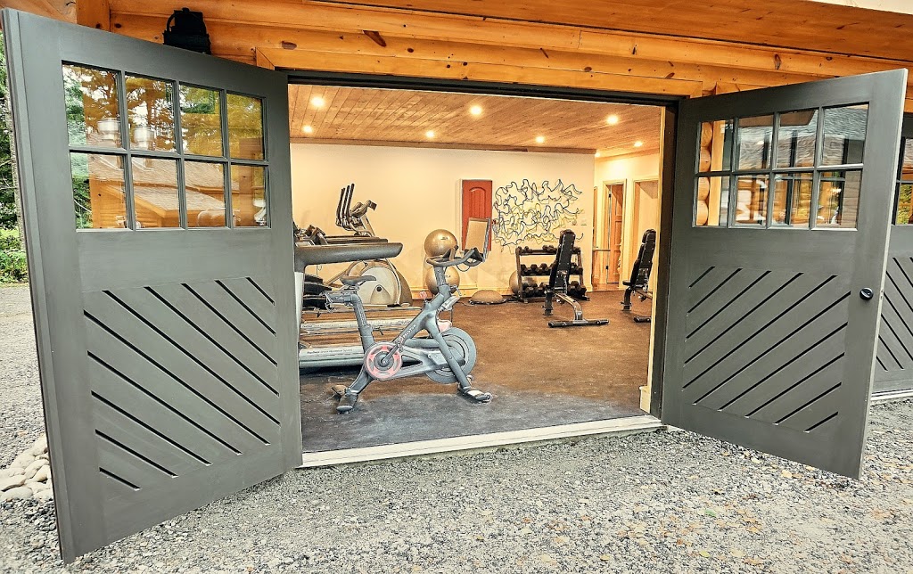The Haliburton Post House | 1297 Kashagawigamog Lake Rd, Minden, ON K0M 2K0, Canada | Phone: (416) 432-4058