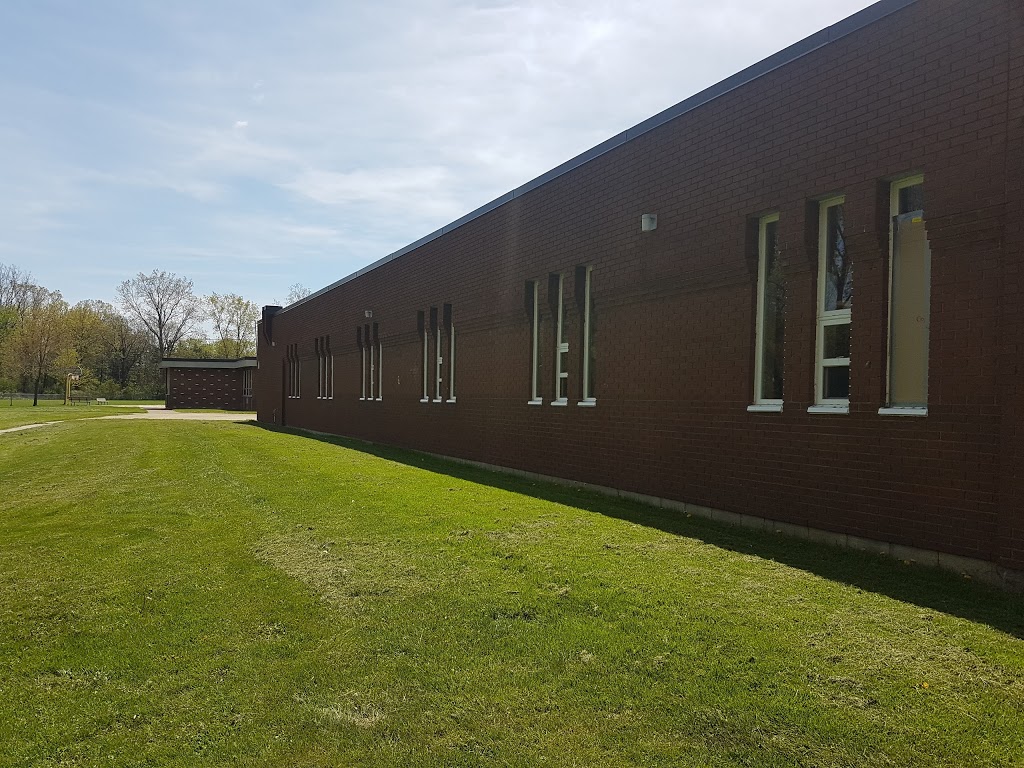 École élémentaire Louise-Charron | 2520 Cabana Rd W, Windsor, ON N9G 1E5, Canada | Phone: (226) 315-1878