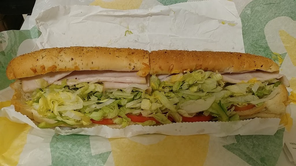 Subway | 697 Queenston Rd, Hamilton, ON L8G 1A1, Canada | Phone: (905) 560-3300