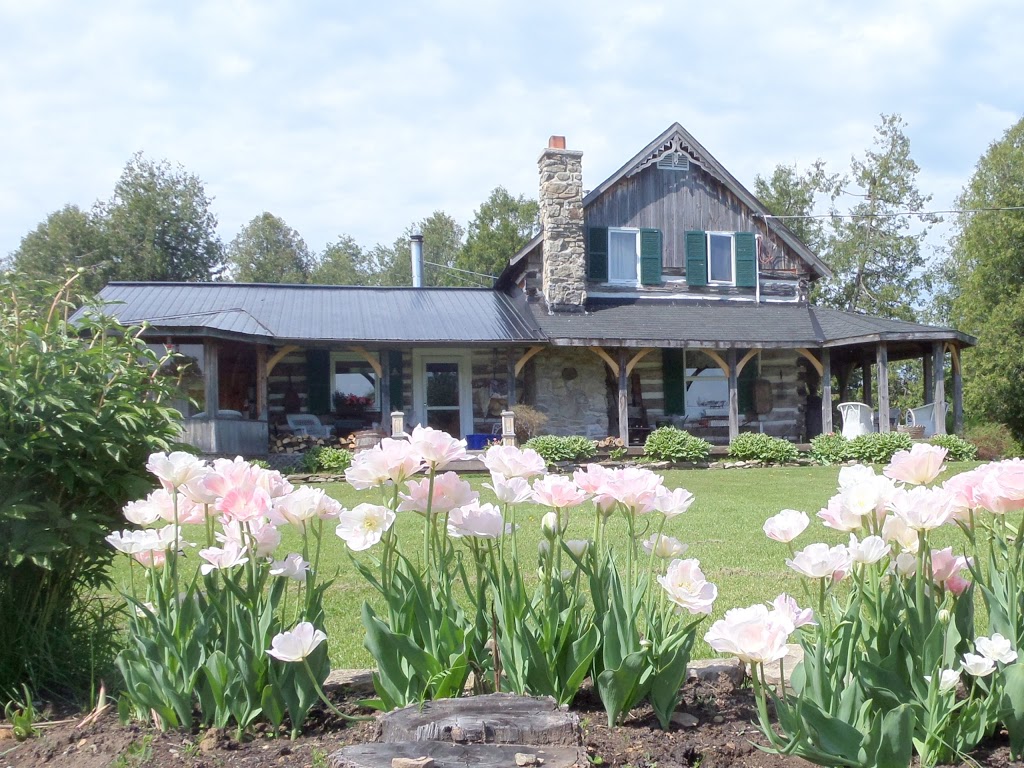 Log Farm Antiques | 1563 9th Line, Carleton Place, ON K7C 3P2, Canada | Phone: (613) 257-3757