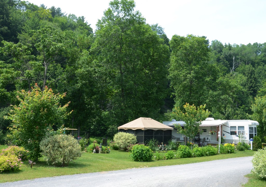 Camping Nadeau | 300 Rue des Campeurs, Sainte-Mélanie, QC J0K 3A0, Canada | Phone: (450) 889-2336