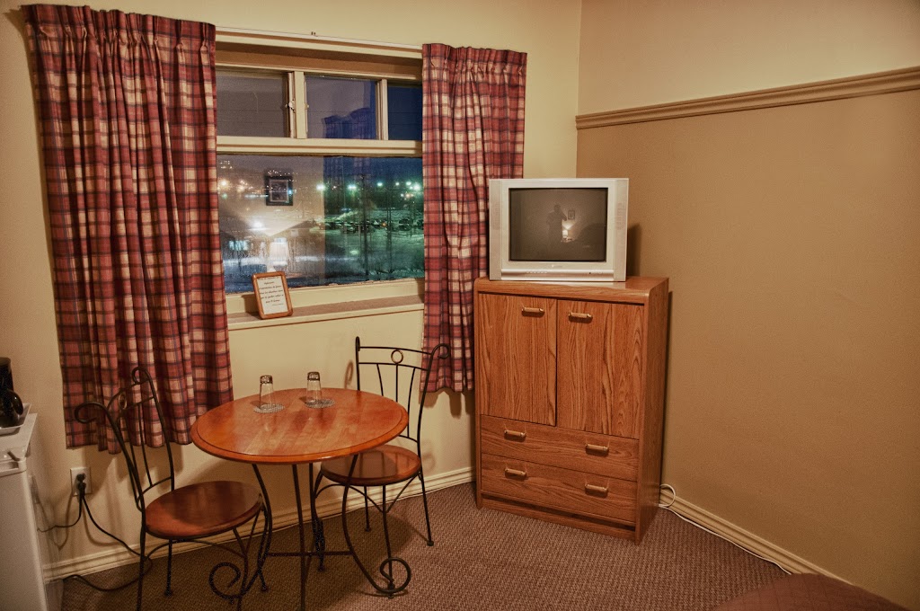 Hôtel Plaza | 1042 Av. du Port, La Baie, QC G7B 1W1, Canada | Phone: (418) 544-2345
