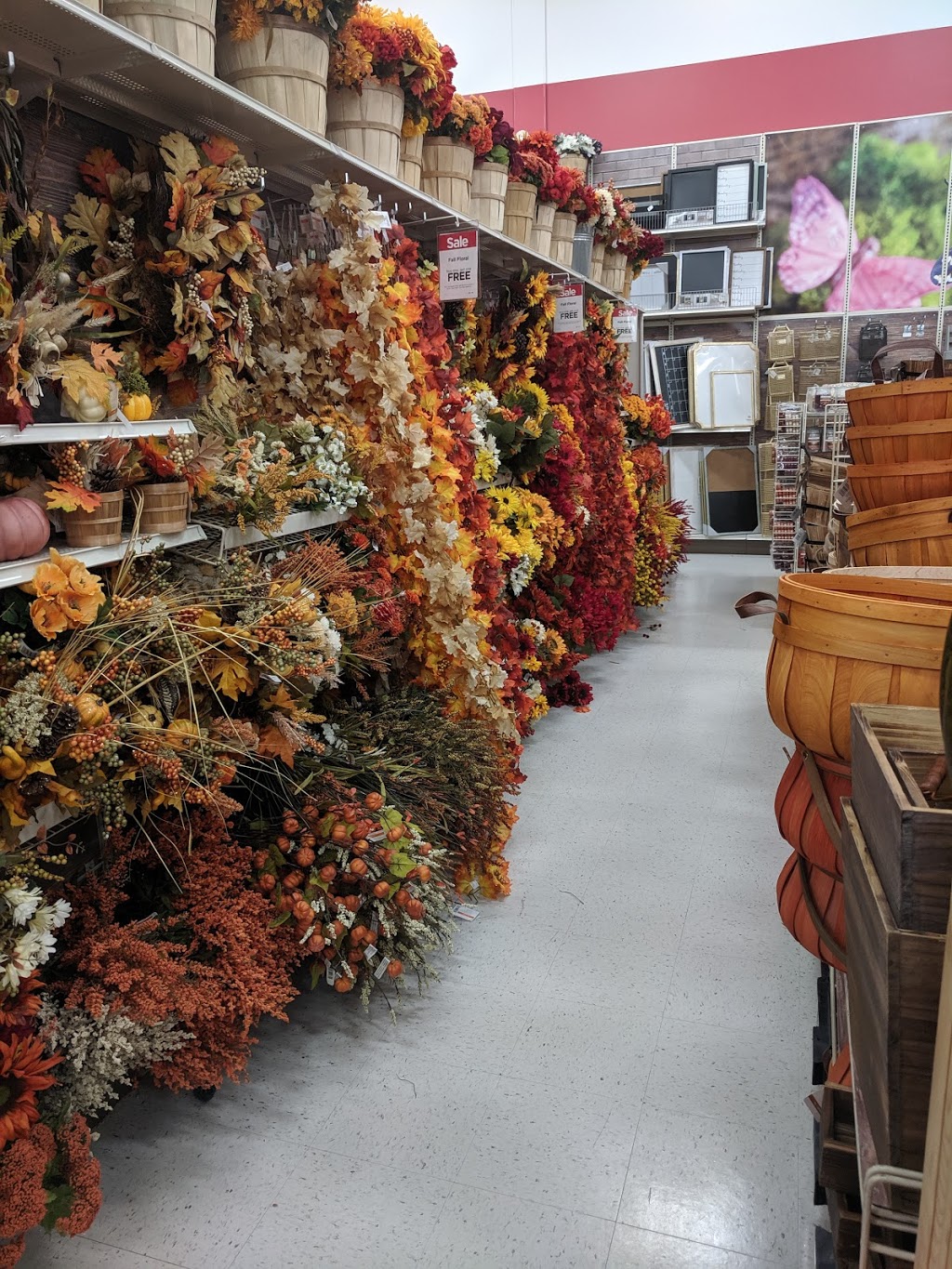 Michaels | 4339 Walker Rd, Windsor, ON N8W 3T6, Canada | Phone: (519) 972-5488