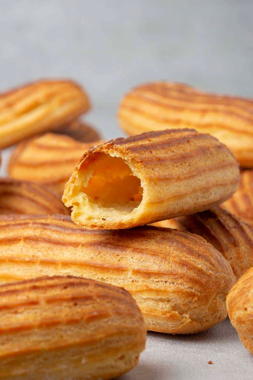 Sino Cream Puffs & Egg Tarts | 1222 Cole Harbour Rd, Dartmouth, NS B2V 1E9, Canada | Phone: (438) 941-3019