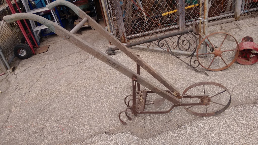 Revas Antiques & Collectibles | 23 Queen St N, Tilbury, ON N0P 2L0, Canada | Phone: (519) 436-1873