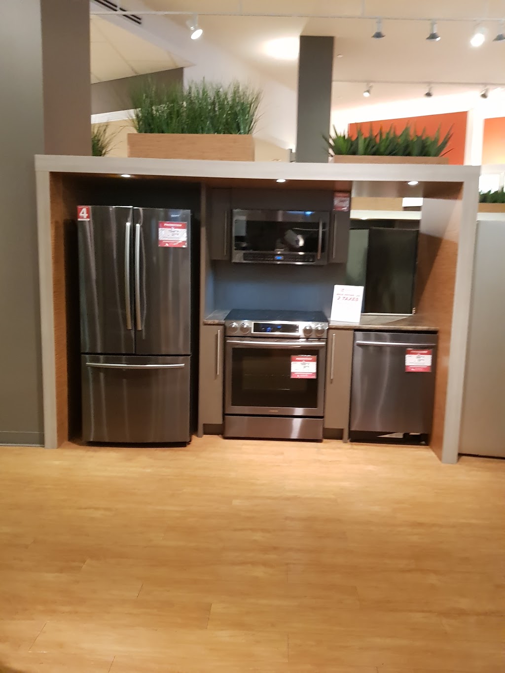 Brault & Martineau | 500 Boulevard le Corbusier, Laval, QC H7N 6K6, Canada | Phone: (450) 682-2516