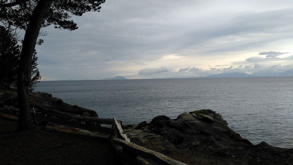 Dragons Lodge | 2950 Dragons Ln, Gabriola, BC V0R 1X7, Canada | Phone: (778) 658-0364
