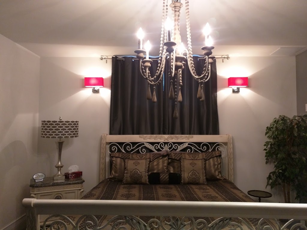 At Home Bed & Breakfast at the Rose Manor | 41 Frazer St, Welland, ON L3C 5B7, Canada | Phone: (905) 734-9972