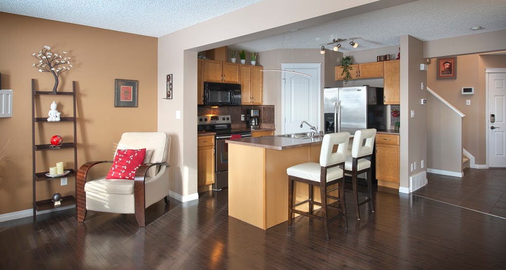 Short Term Home Rental Edmonton Alberta | 9061 Scott Crescent NW, Edmonton, AB T6R 0E8, Canada | Phone: (780) 868-5603