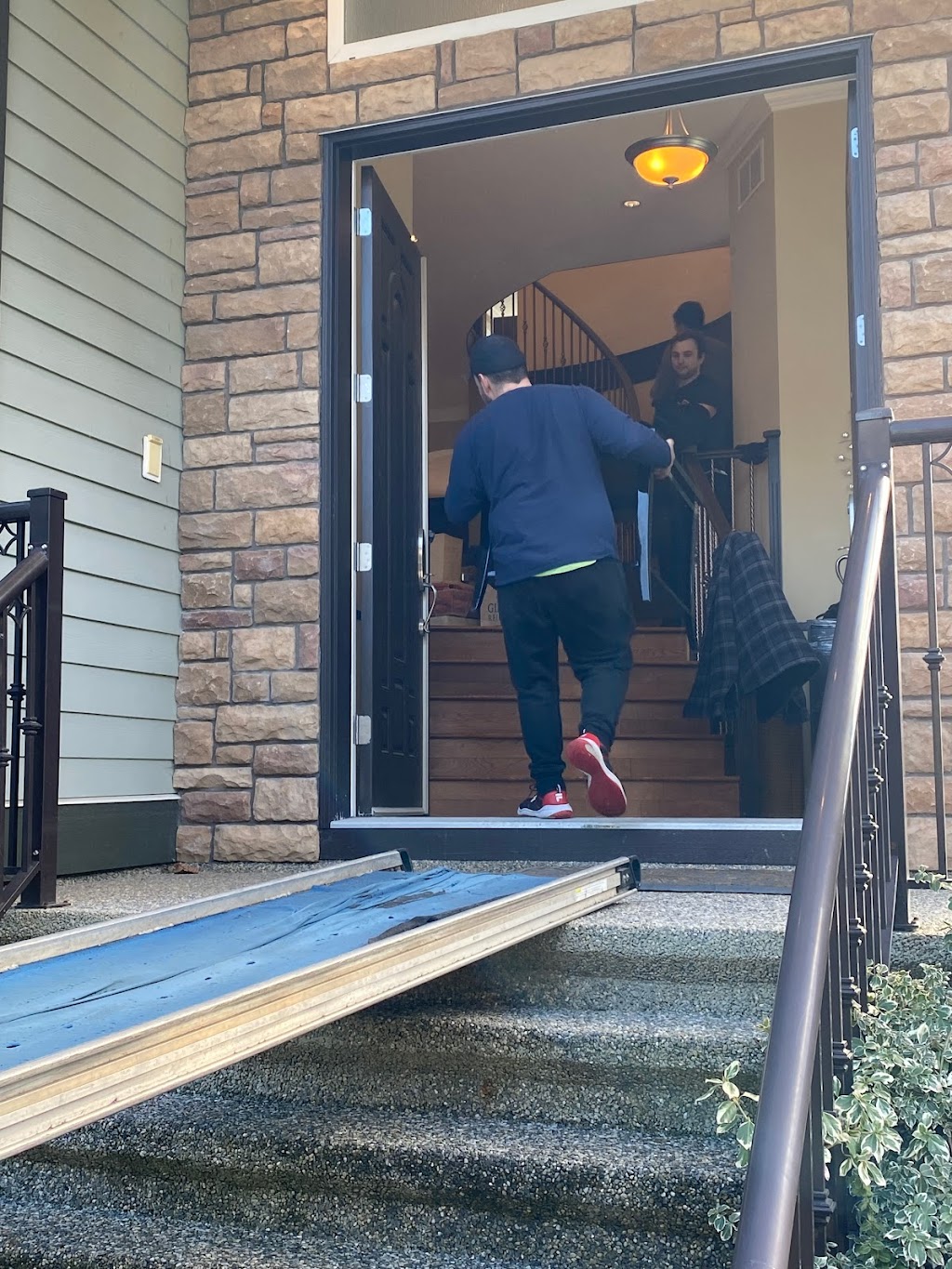 Metropolitan Movers Burnaby BC GVA - Moving Company | 7326 Antrim Ave #309, Burnaby, BC V5J 4M8, Canada | Phone: (604) 358-1577