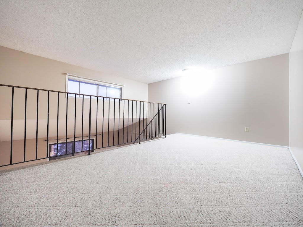 Pineridge Apartments | 2207 118 St NW, Edmonton, AB T6J 6L8, Canada | Phone: (780) 438-0941