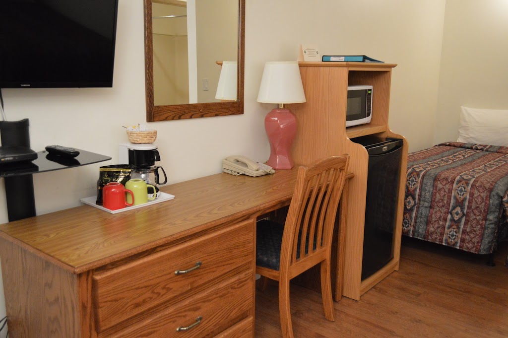 Western Traveller Motel | 1591 Central Ave, Grand Forks, BC V0H 1H0, Canada | Phone: (250) 442-5566