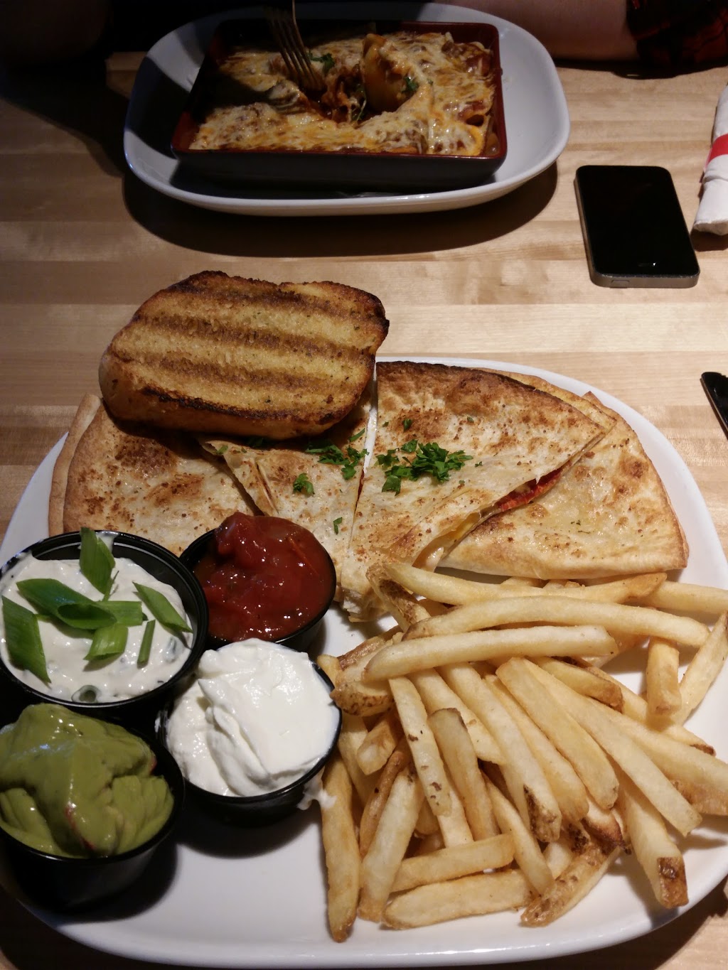 Boston Pizza | 27 Young St, Alliston, ON L9R 1B5, Canada | Phone: (705) 434-1987
