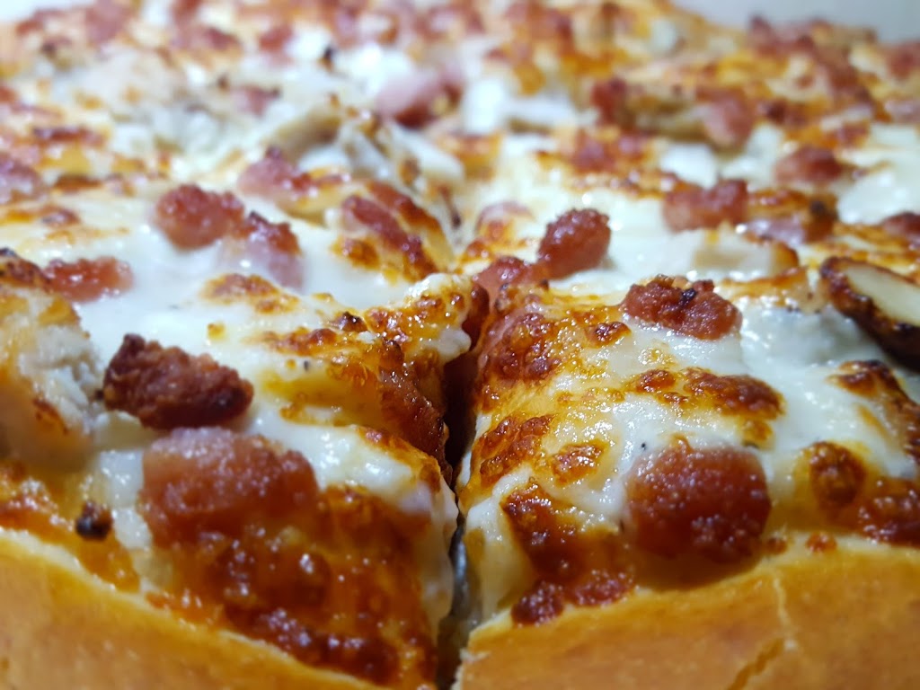 Pizza Hut | 20159 88 Ave c102, Langley City, BC V1M 0A4, Canada | Phone: (604) 881-4659