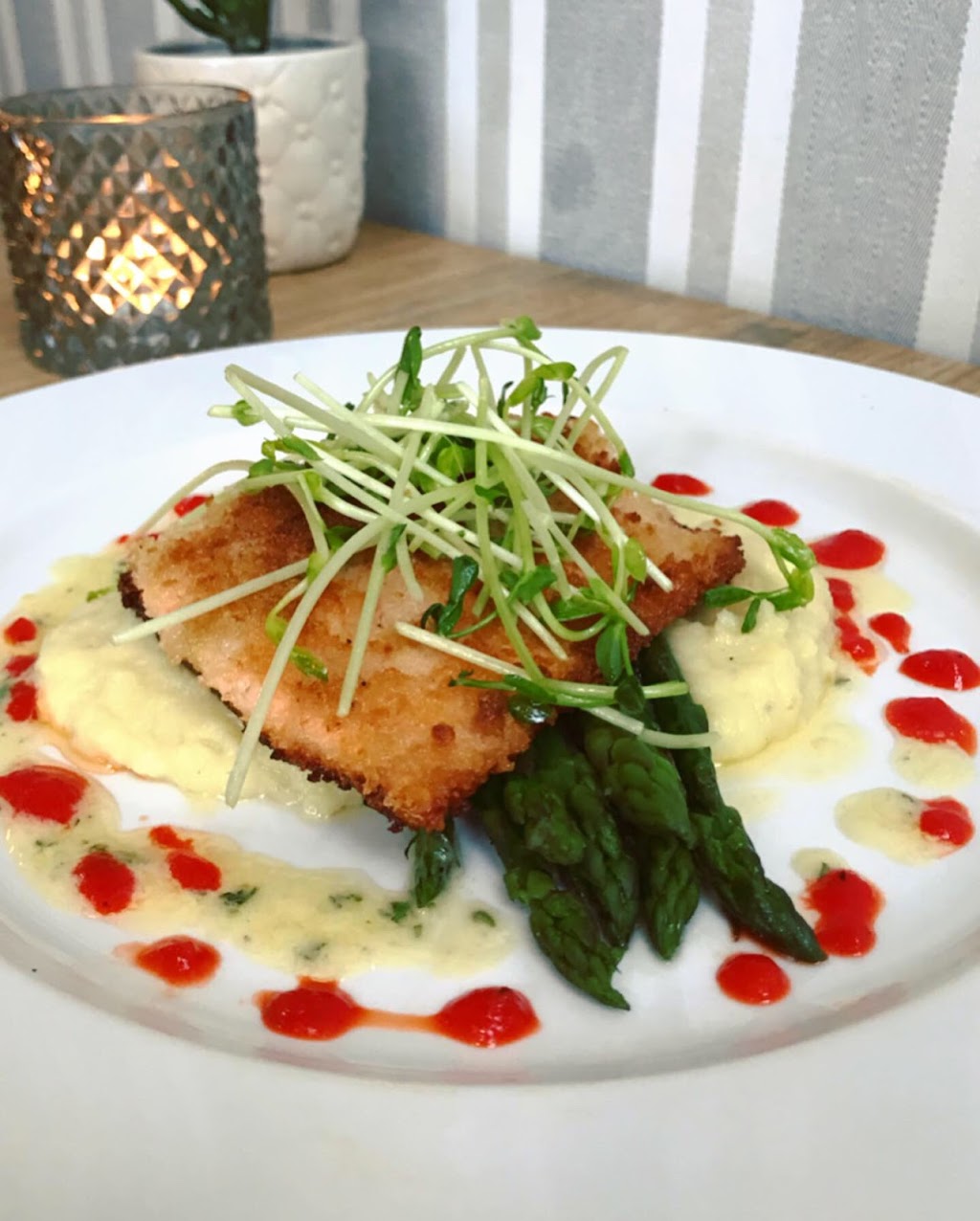 The Porch Light | 982 Kingston Rd, Toronto, ON M4E 1S9, Canada | Phone: (416) 551-6509