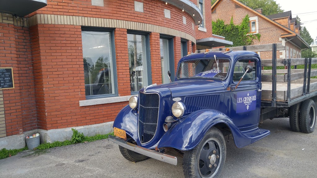 Microbrewery Les Grands Bois | 415 Rue Tessier E, Saint-Casimir, QC G0A 3L0, Canada | Phone: (418) 266-3815
