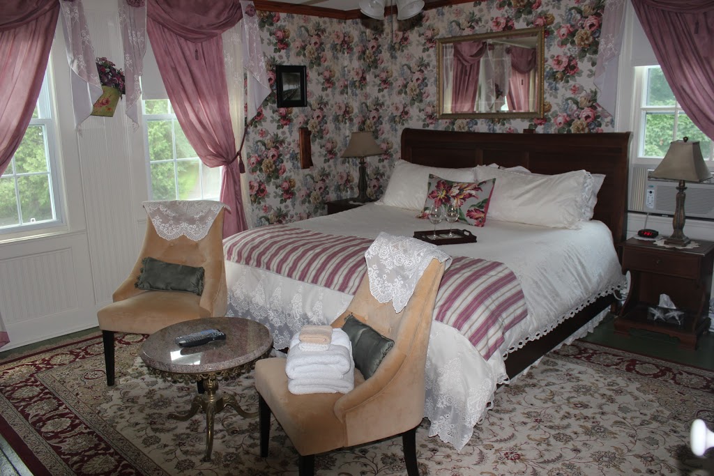 Domaine Les Boisés Lee Farm (B&B)(Circa1810) | 20 Boulevard Notre-Dame O, Stanstead, QC J0B 3E2, Canada | Phone: (819) 876-5115