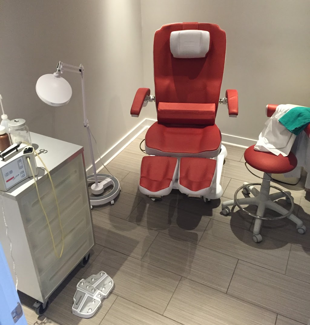 Parkway Back & Foot Clinic | 910 Queenston Rd, Stoney Creek, ON L8G 1B5, Canada | Phone: (905) 662-9835